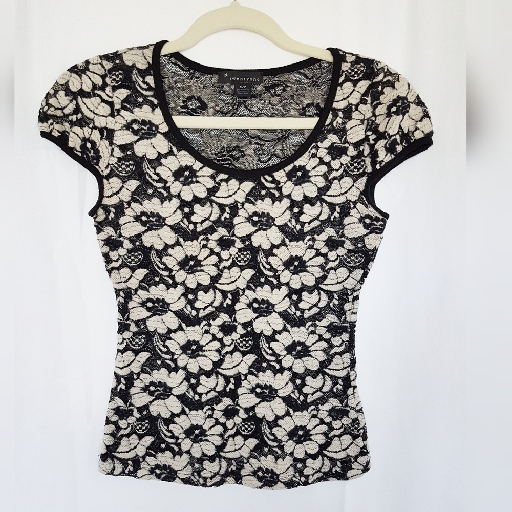 Forever 21 Black and White Flower Top